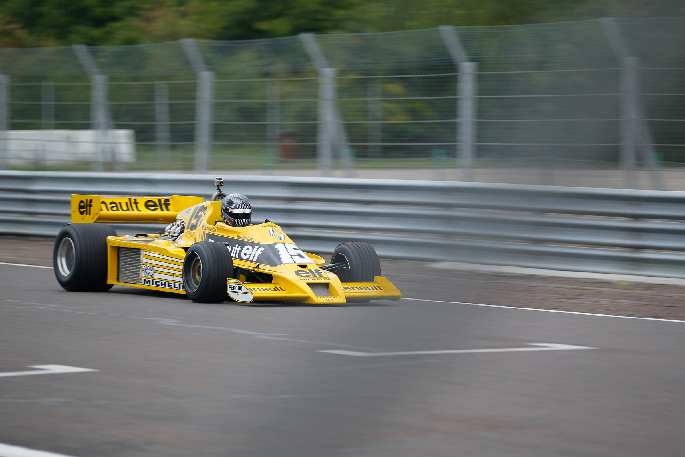 Renault RS01 - passby