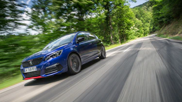 Peugeot 308 GTi by Peugeot Sport - front 3.4