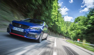Peugeot 308 GTi by Peugeot Sport - front driving