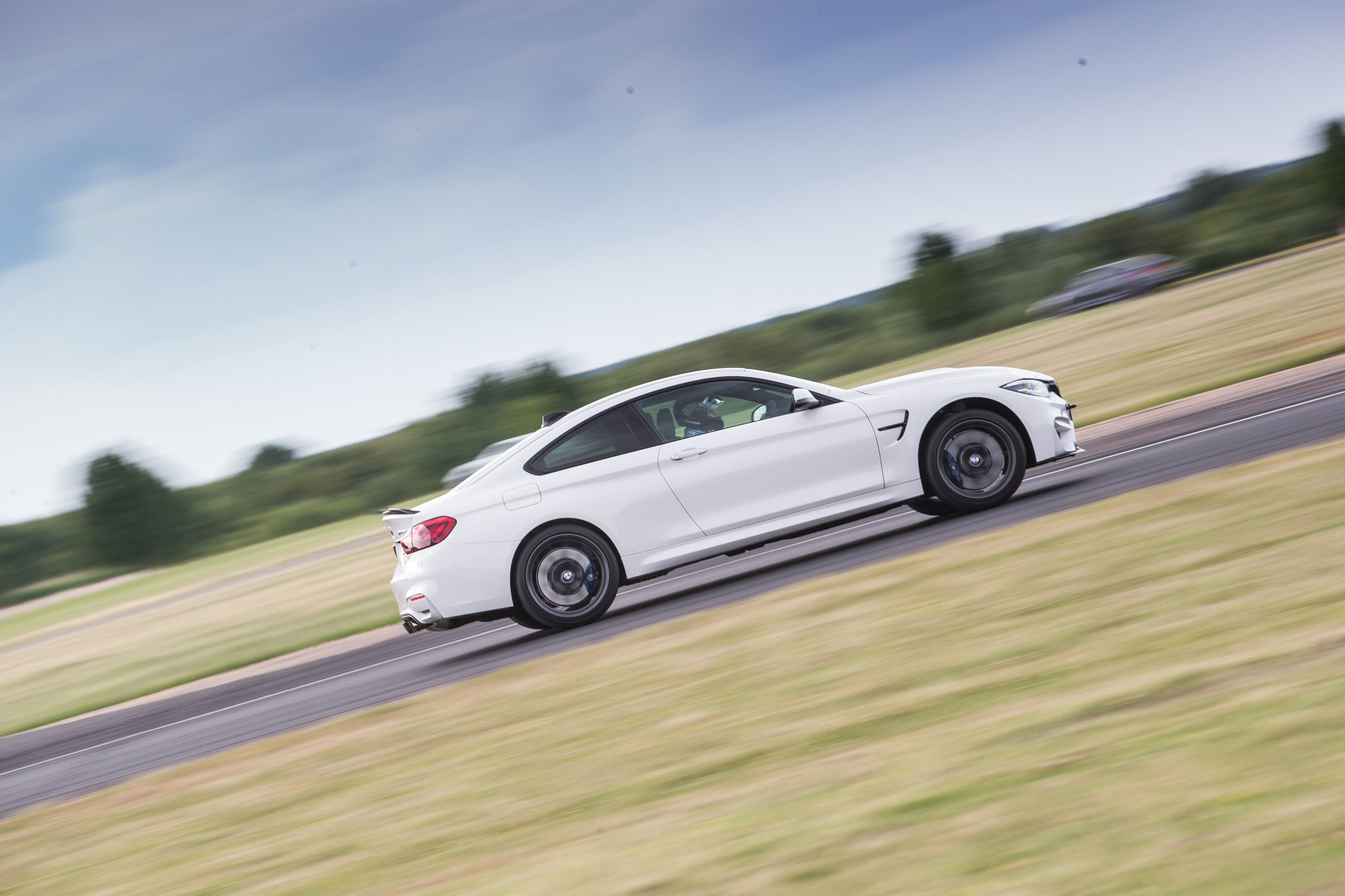 BMW M4 CS - Side