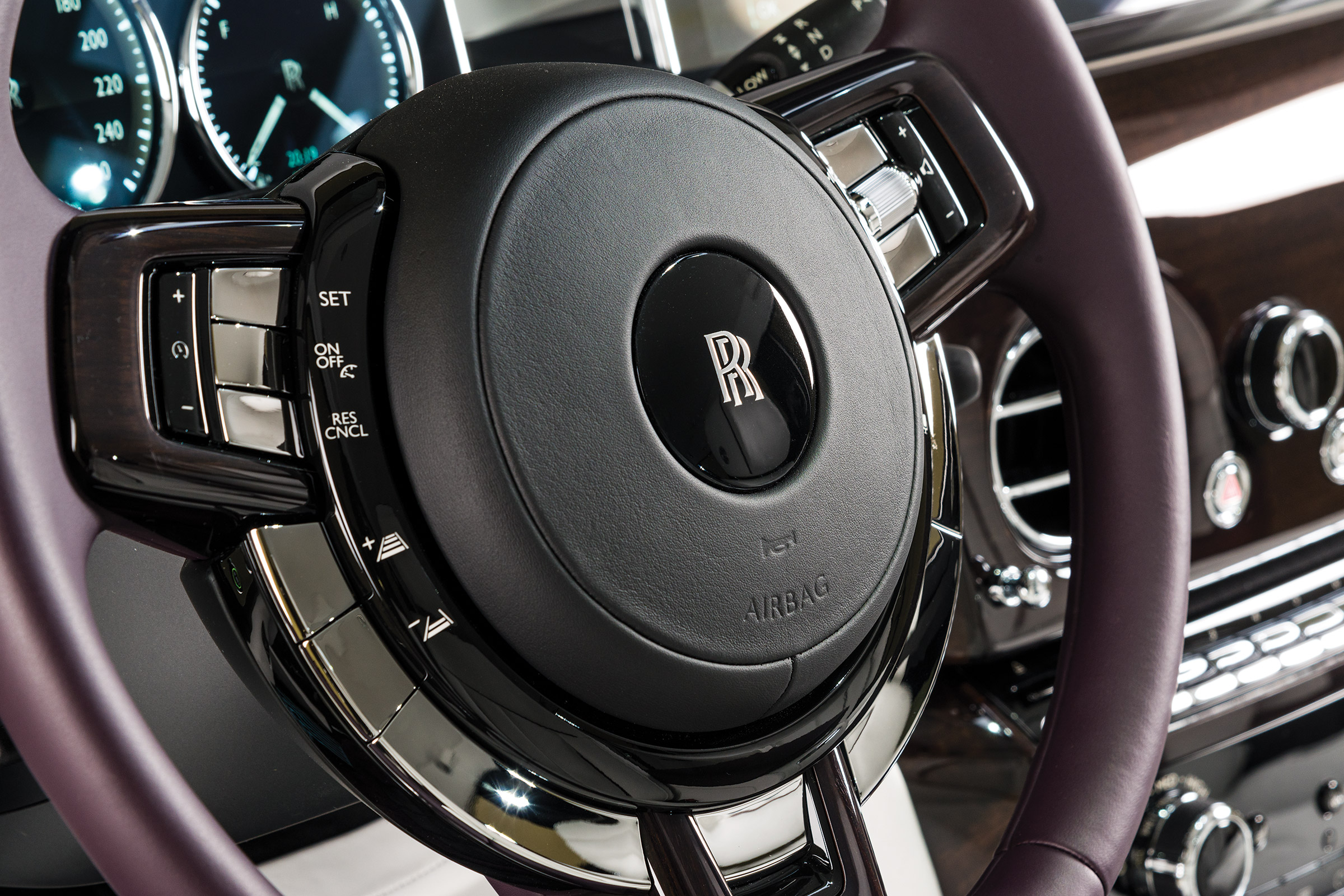 Rolls-Royce Phantom - steering wheel
