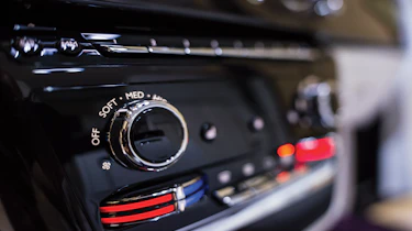 Rolls-Royce Phantom - rear controls