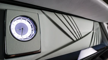 Rolls-Royce Phantom - clock