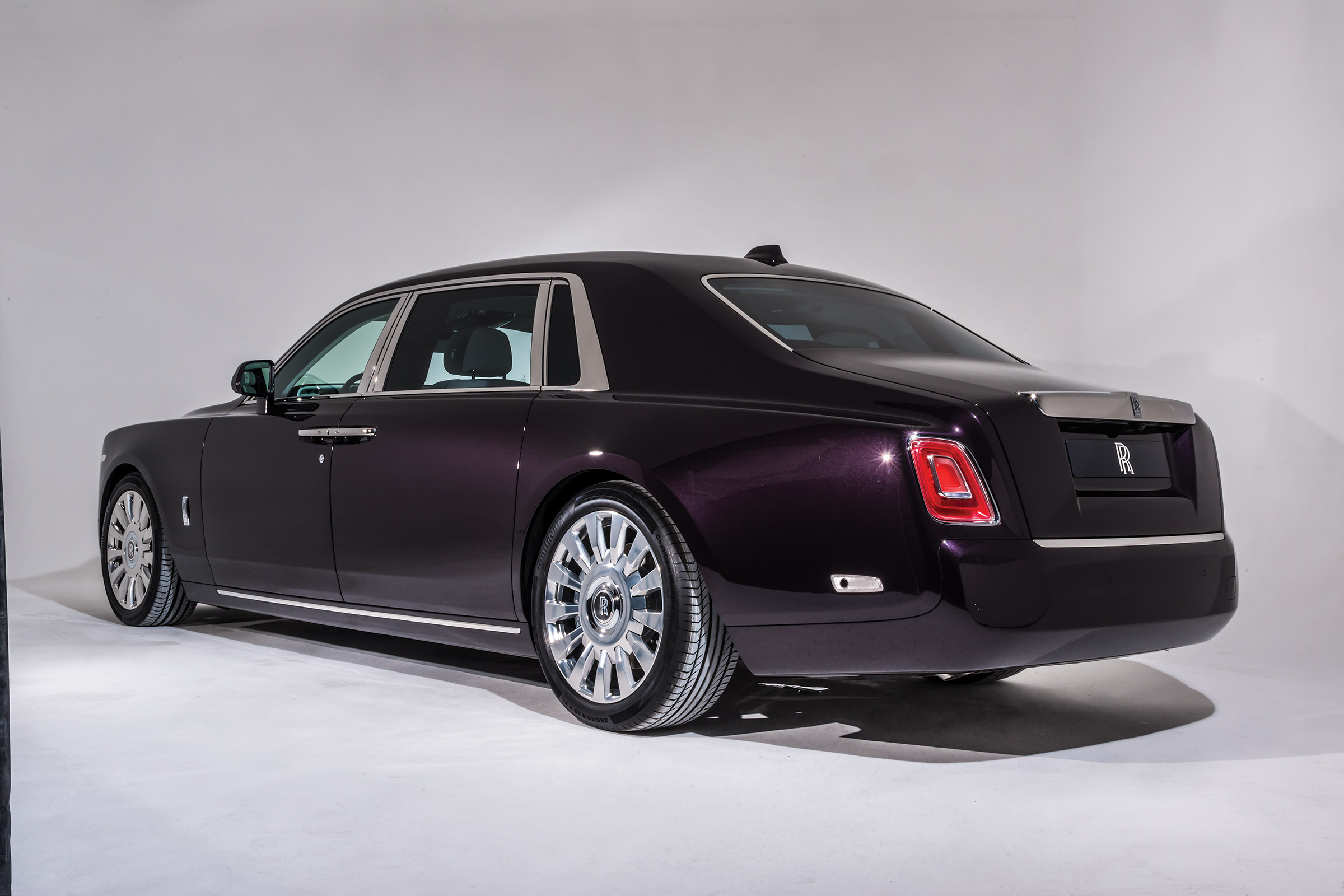 Rolls-Royce Phantom - rear three quarter