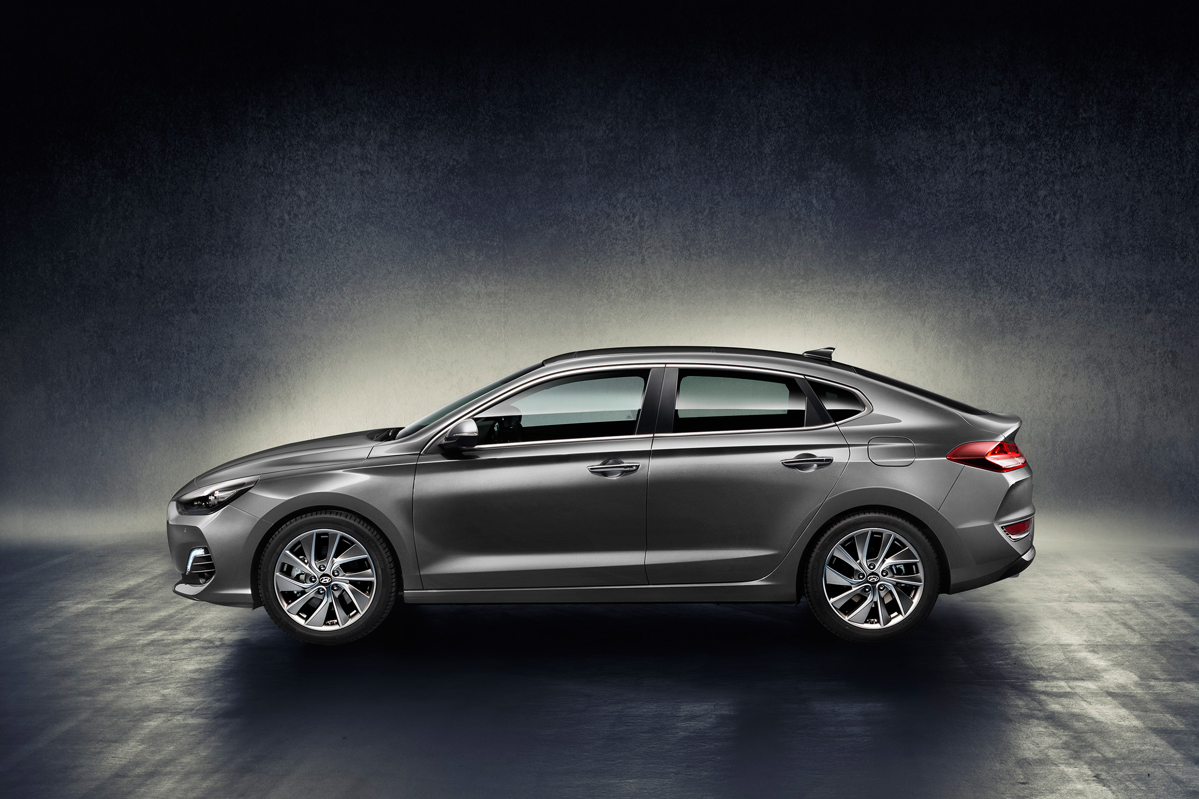 Hyundai i30 Fastback - profile