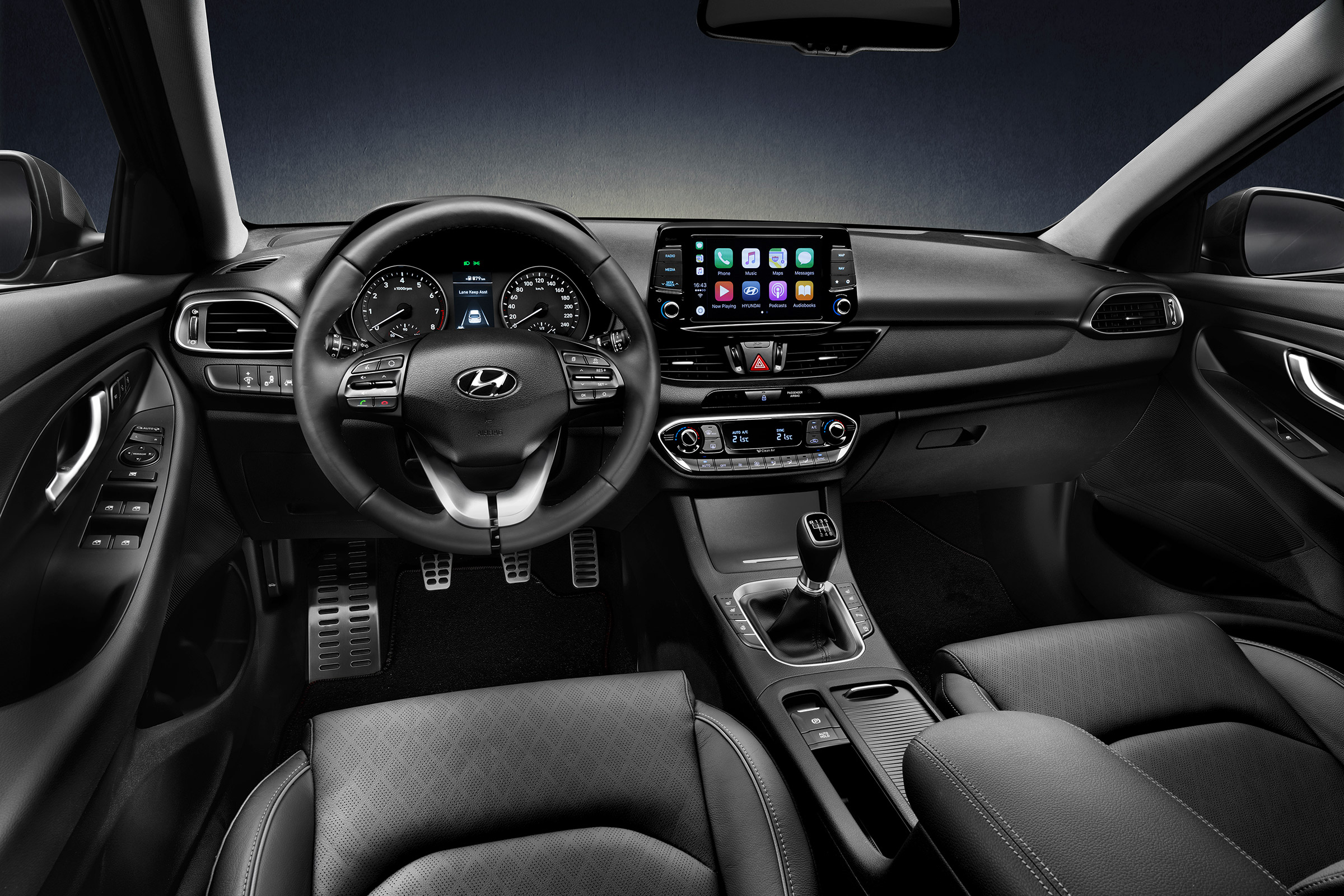 Hyundai i30 Fastback - interior