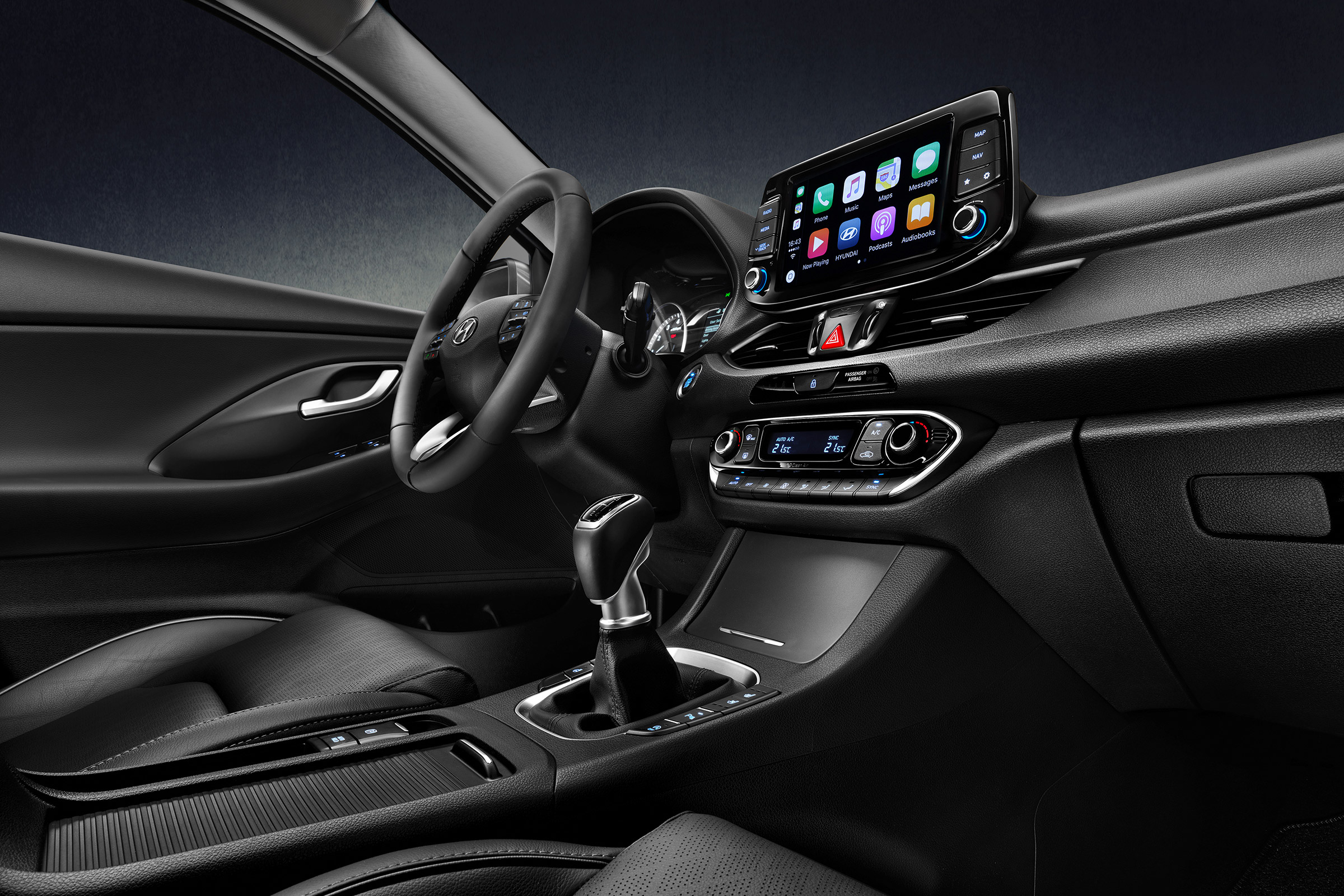 Hyundai i30 Fastback - interior 2