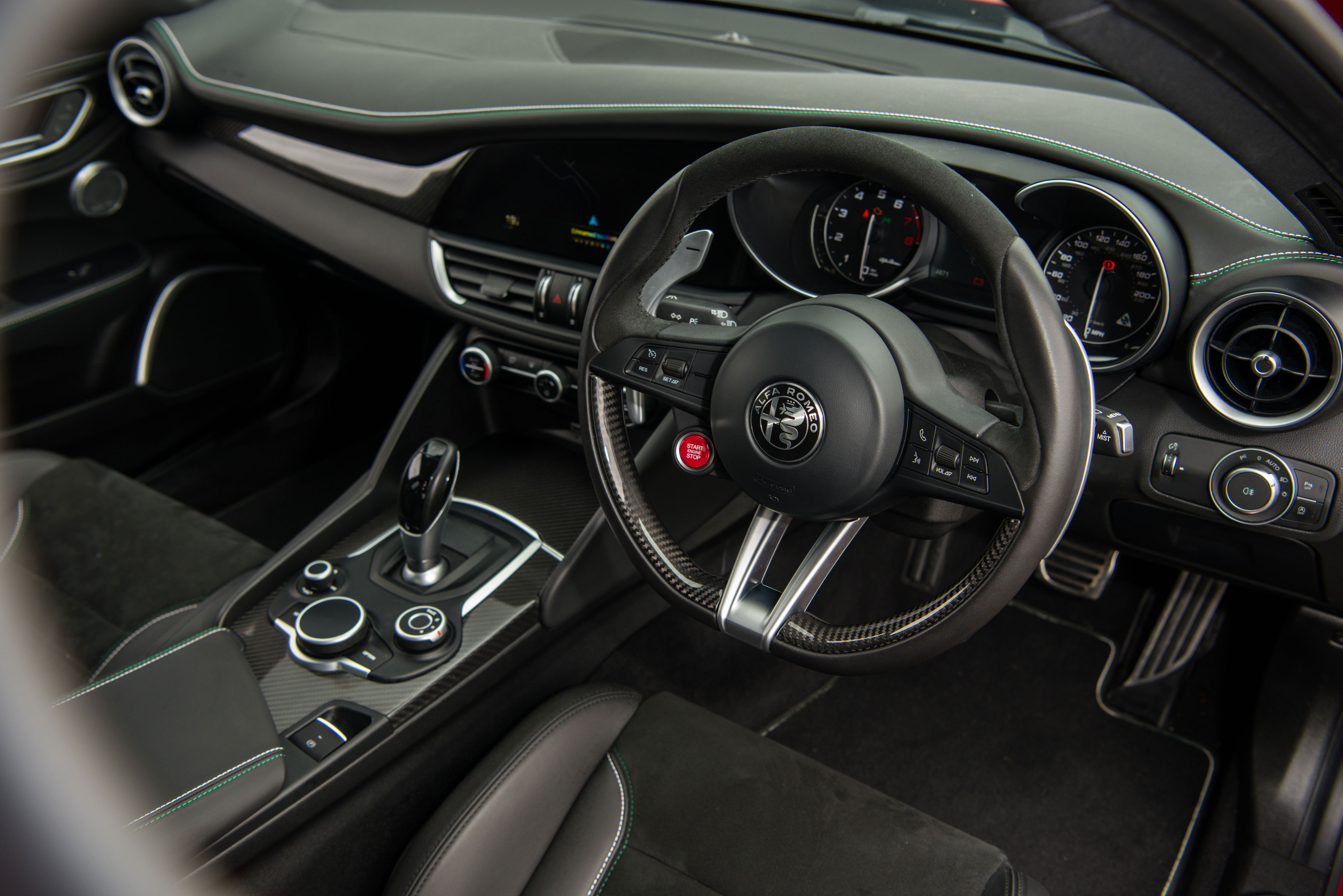 Alfa Romeo Giulia Quadrifoglio - Interior