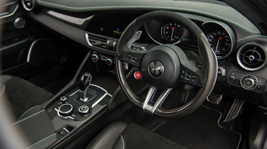 Alfa Romeo Giulia Quadrifoglio - Interior