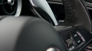 Alfa Romeo Giulia Quadrifoglio - Gear change paddle