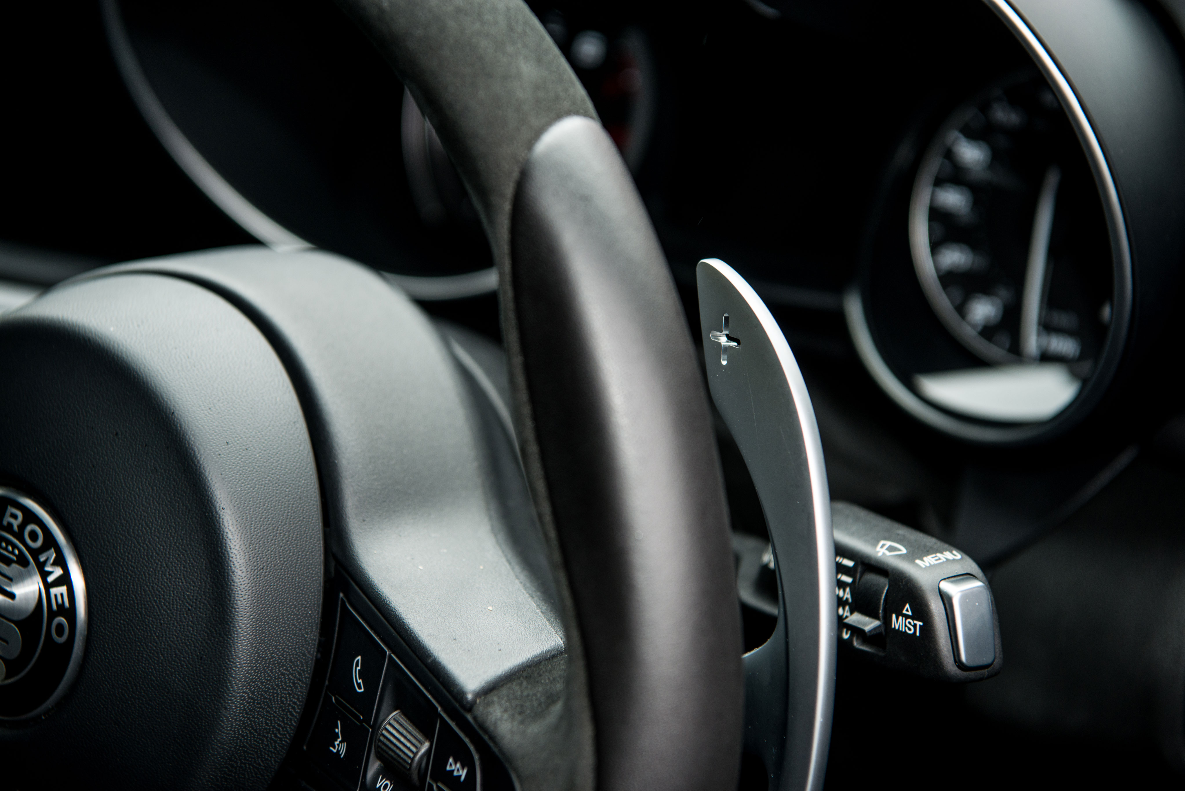 Alfa Romeo Giulia Quadrifoglio - Gear change paddle