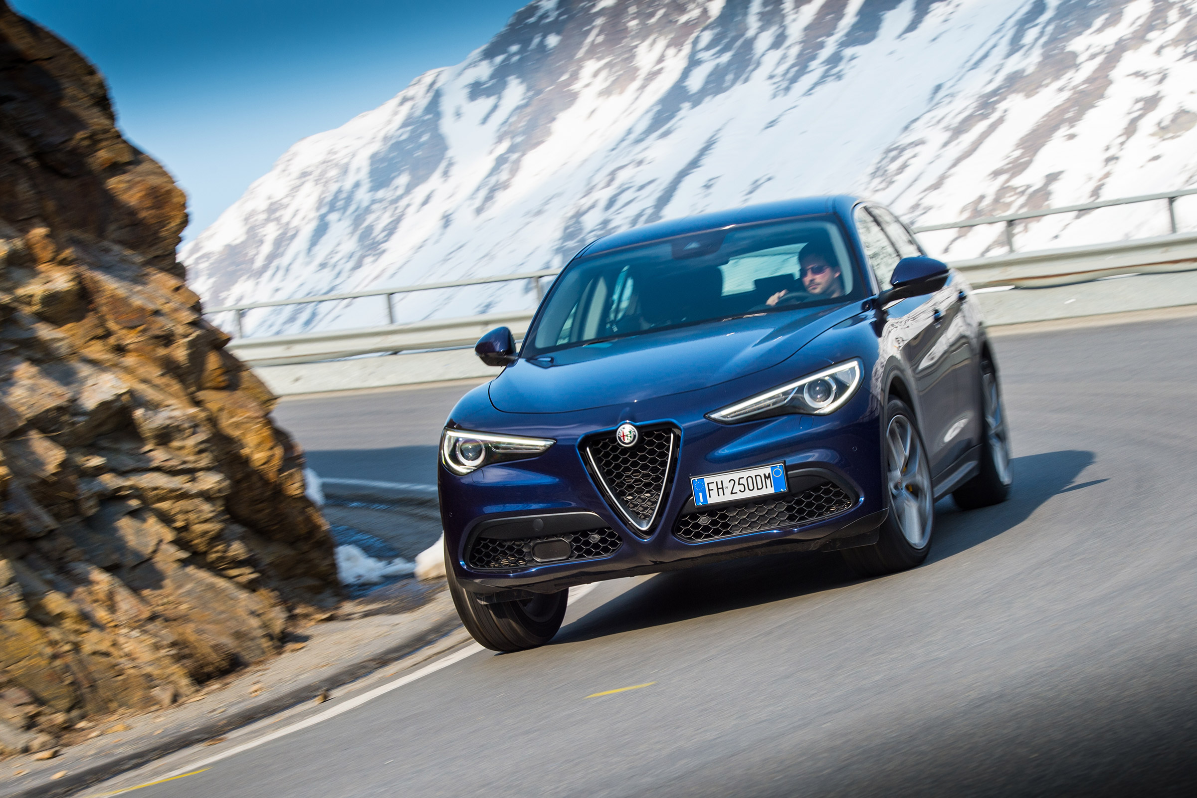 Alfa Romeo Stelvio - front cornering