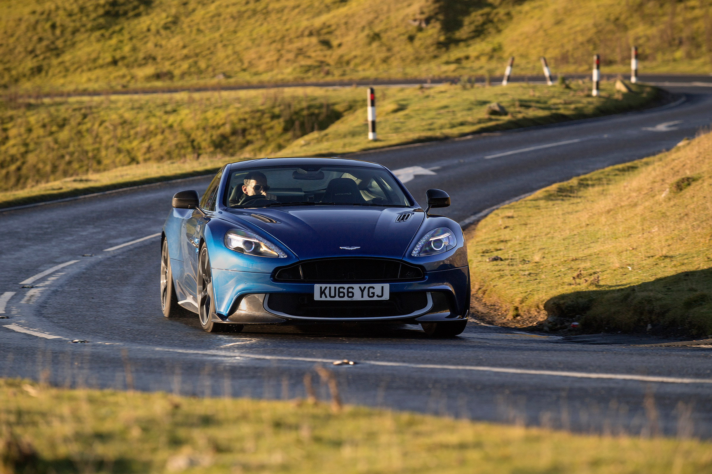 Aston Martin Vanquish S - front cornering