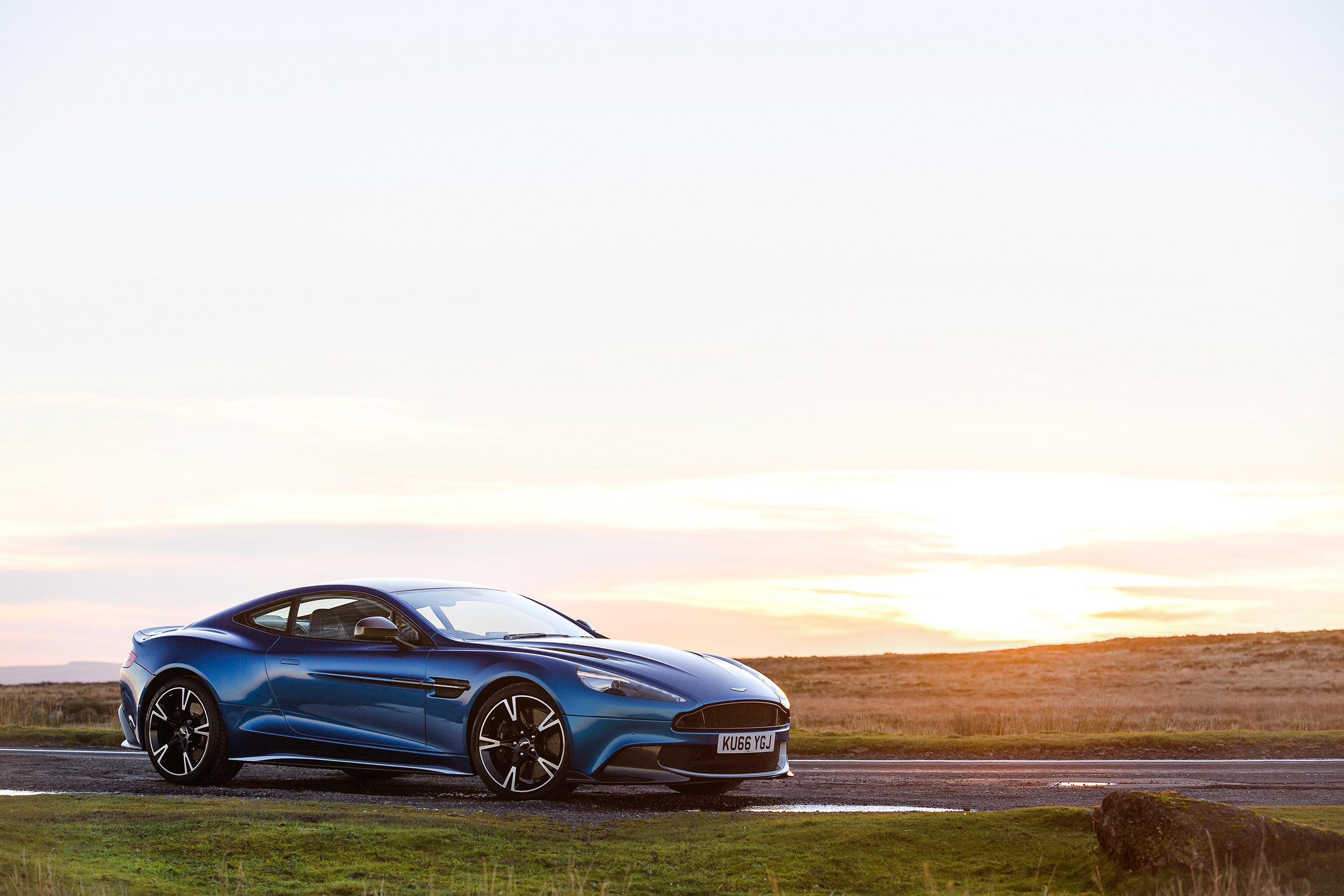 Aston Martin Vanquish S - front three quarter
