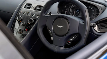 Aston Martin Vanquish S - interior