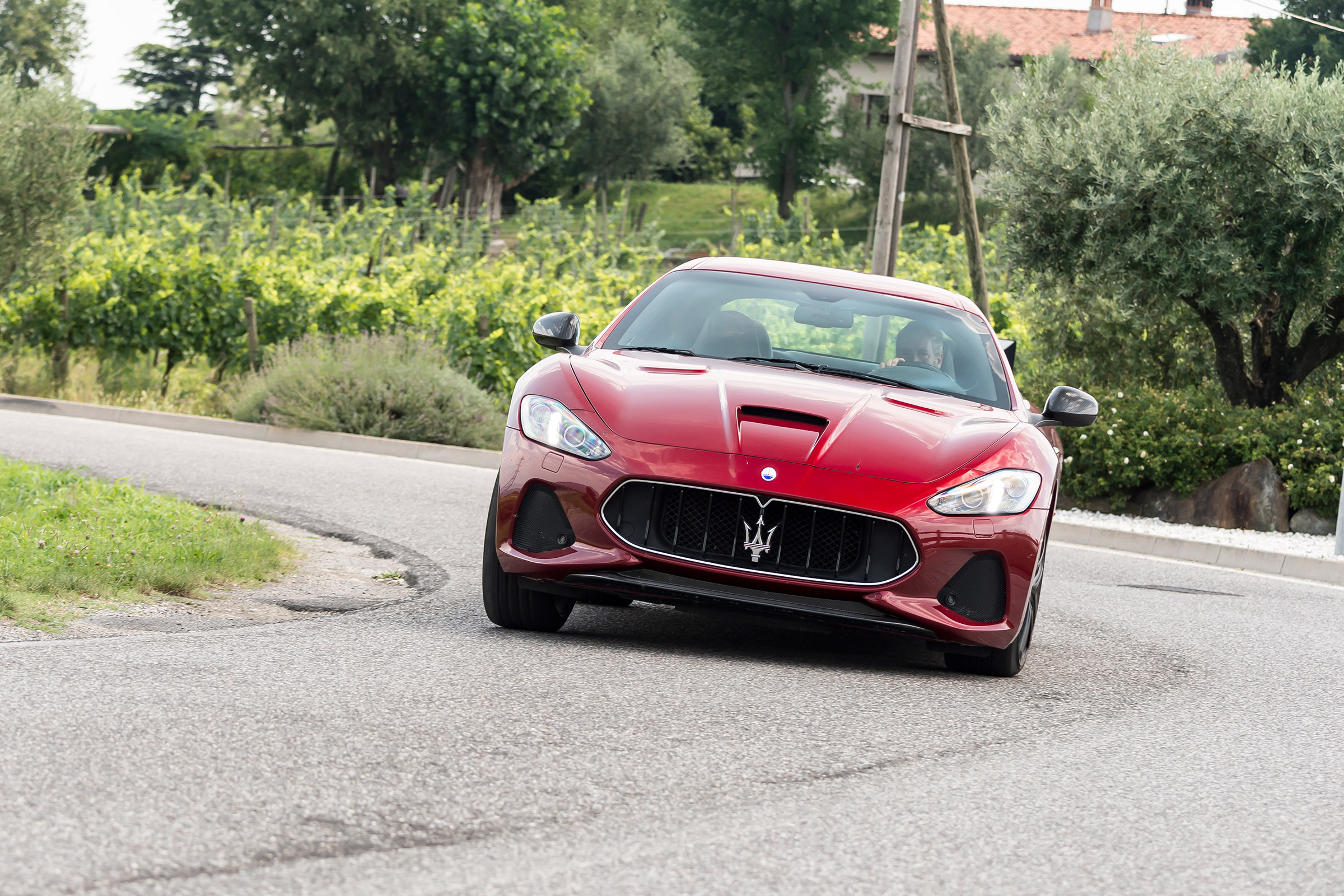 Maserati GranTurismo - front cornering