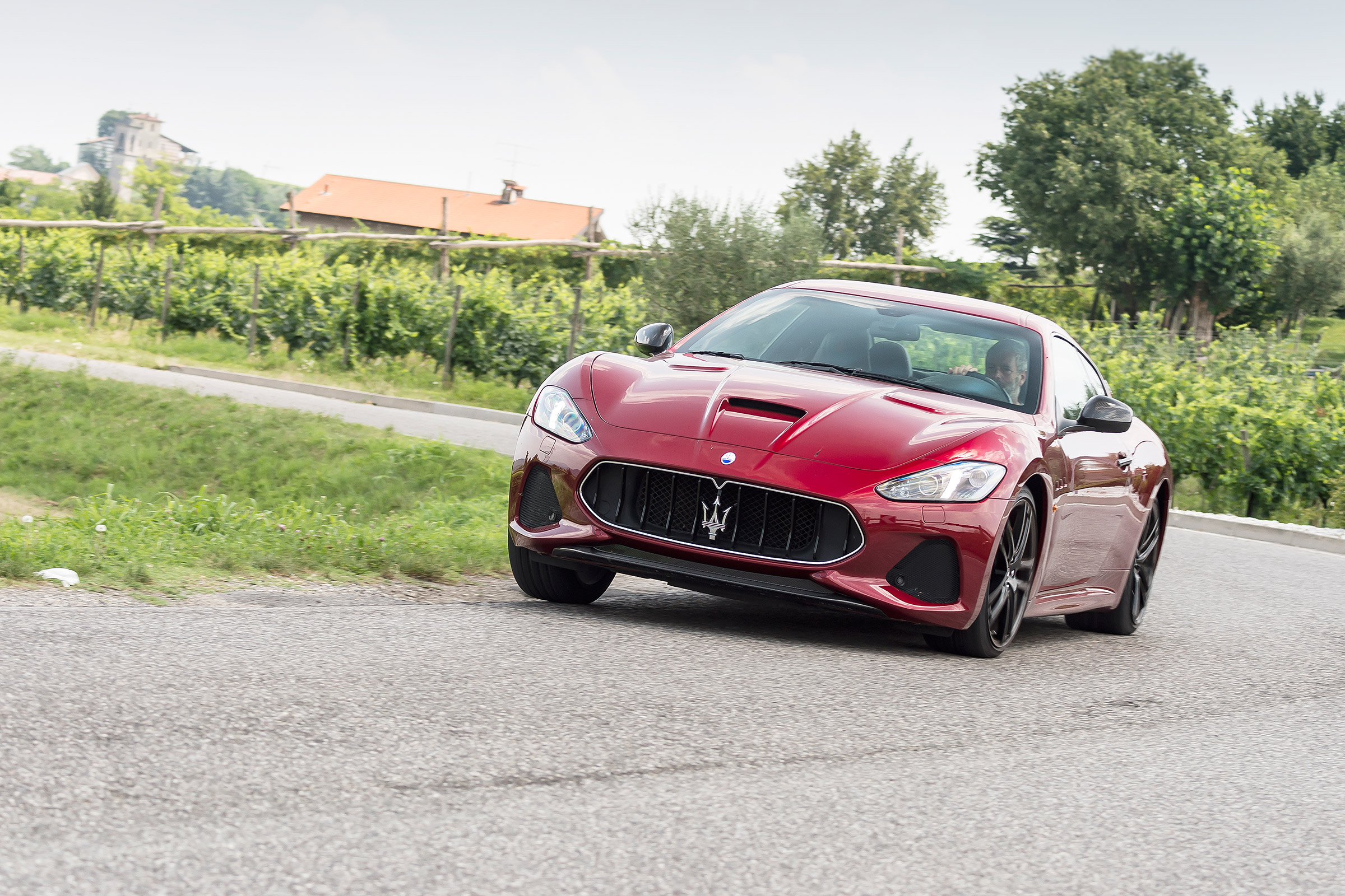 Maserati GranTurismo - front cornering