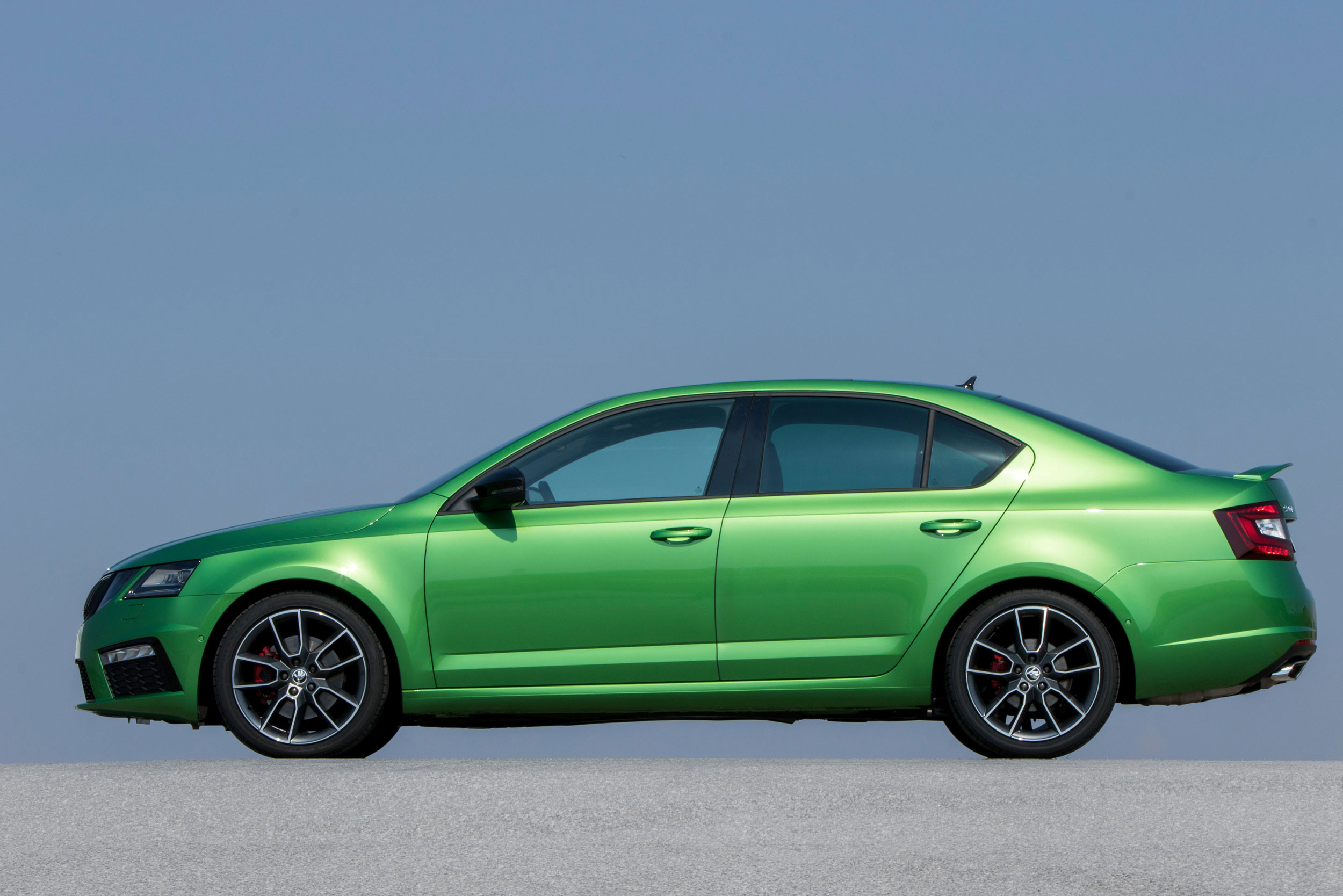 Skoda Octavia vRS Saloon - Side