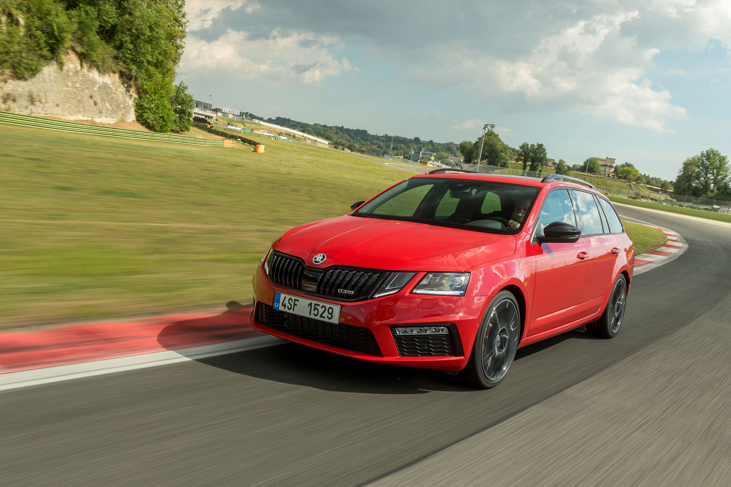 Skoda Octavia vRS 245 Estate - Front