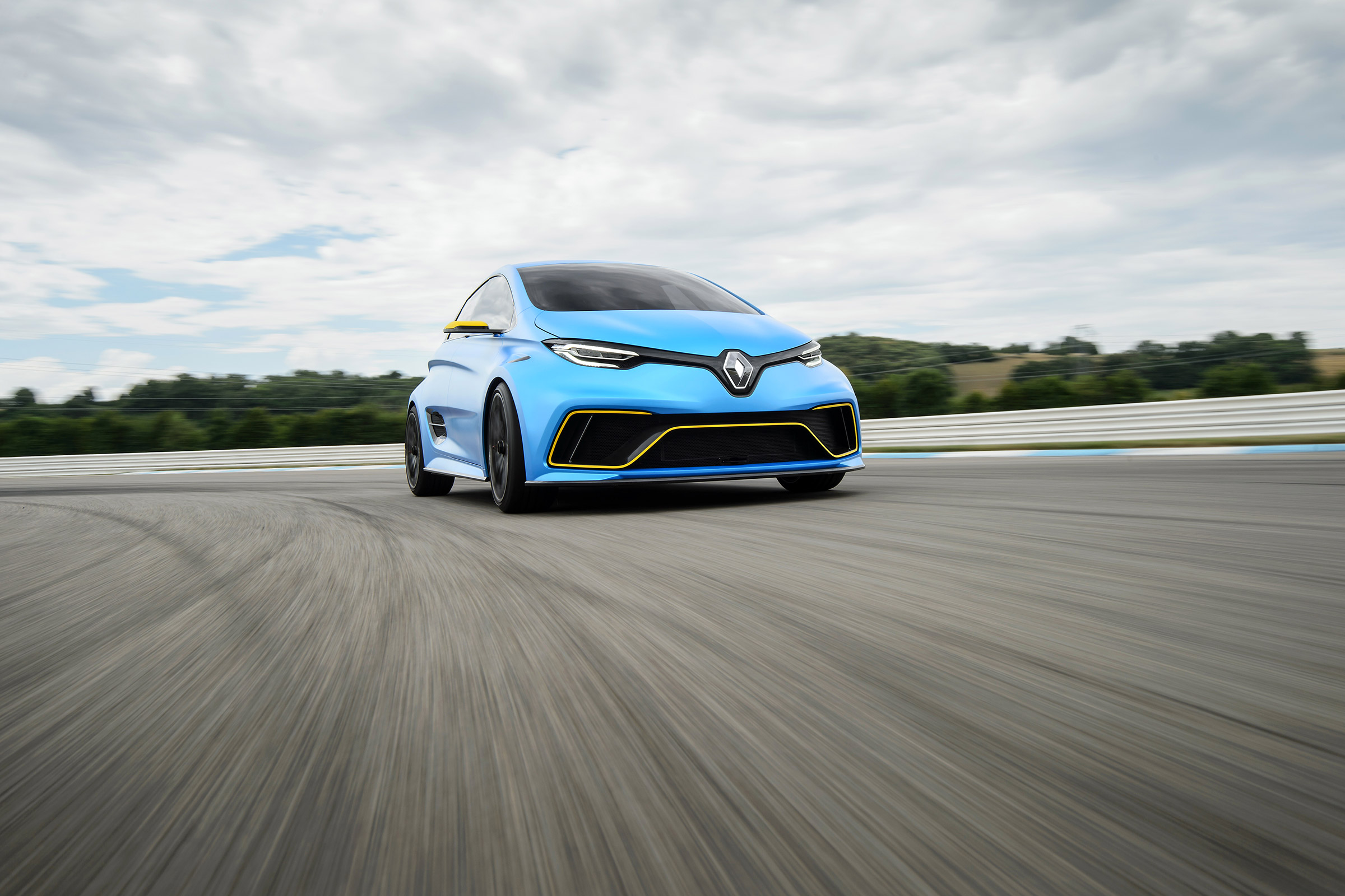 Renault Zoe E-Sport - front cornering