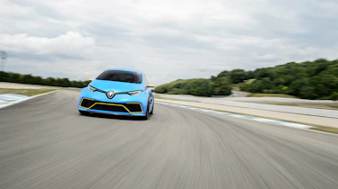 Renault Zoe E-Sport - front tracking