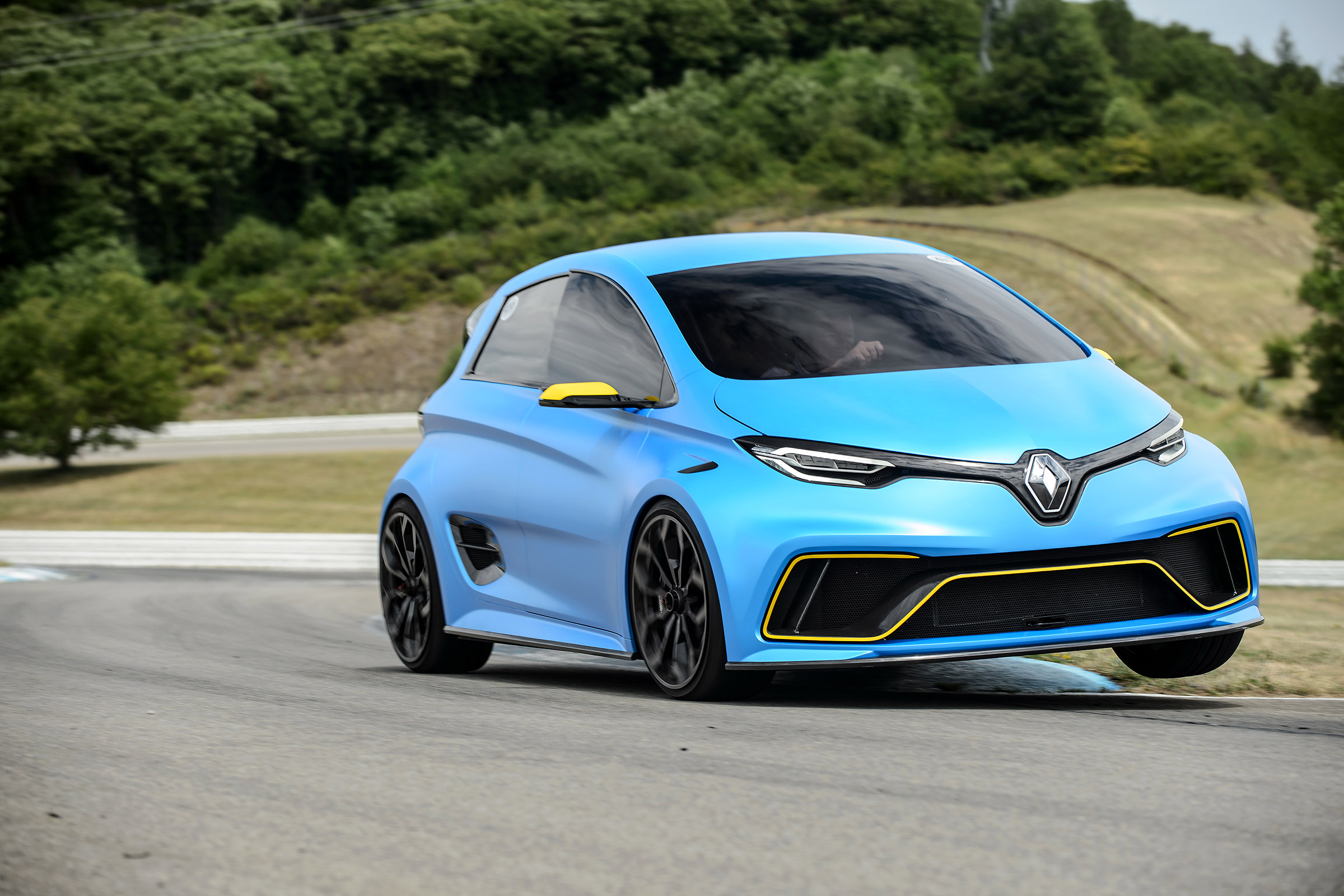 Renault Zoe E-Sport - front cornering