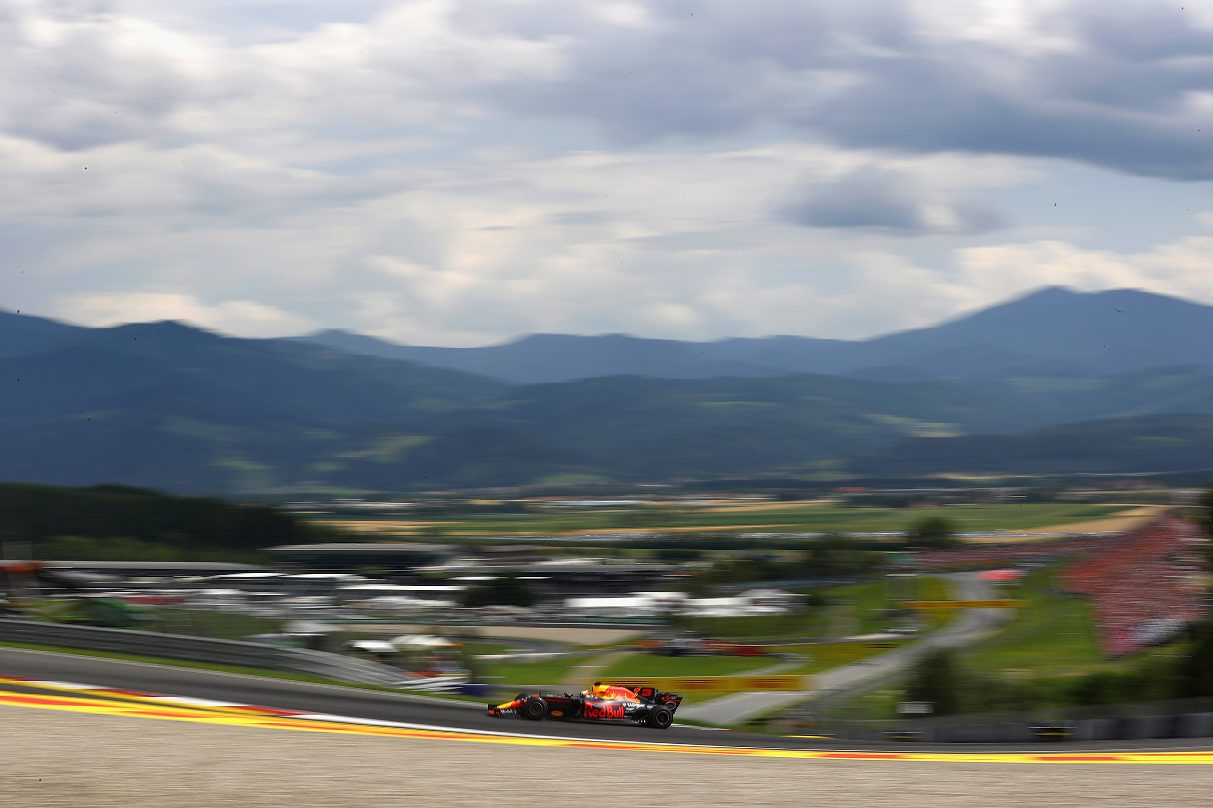 Formula One Round 9 AUT - RB 2