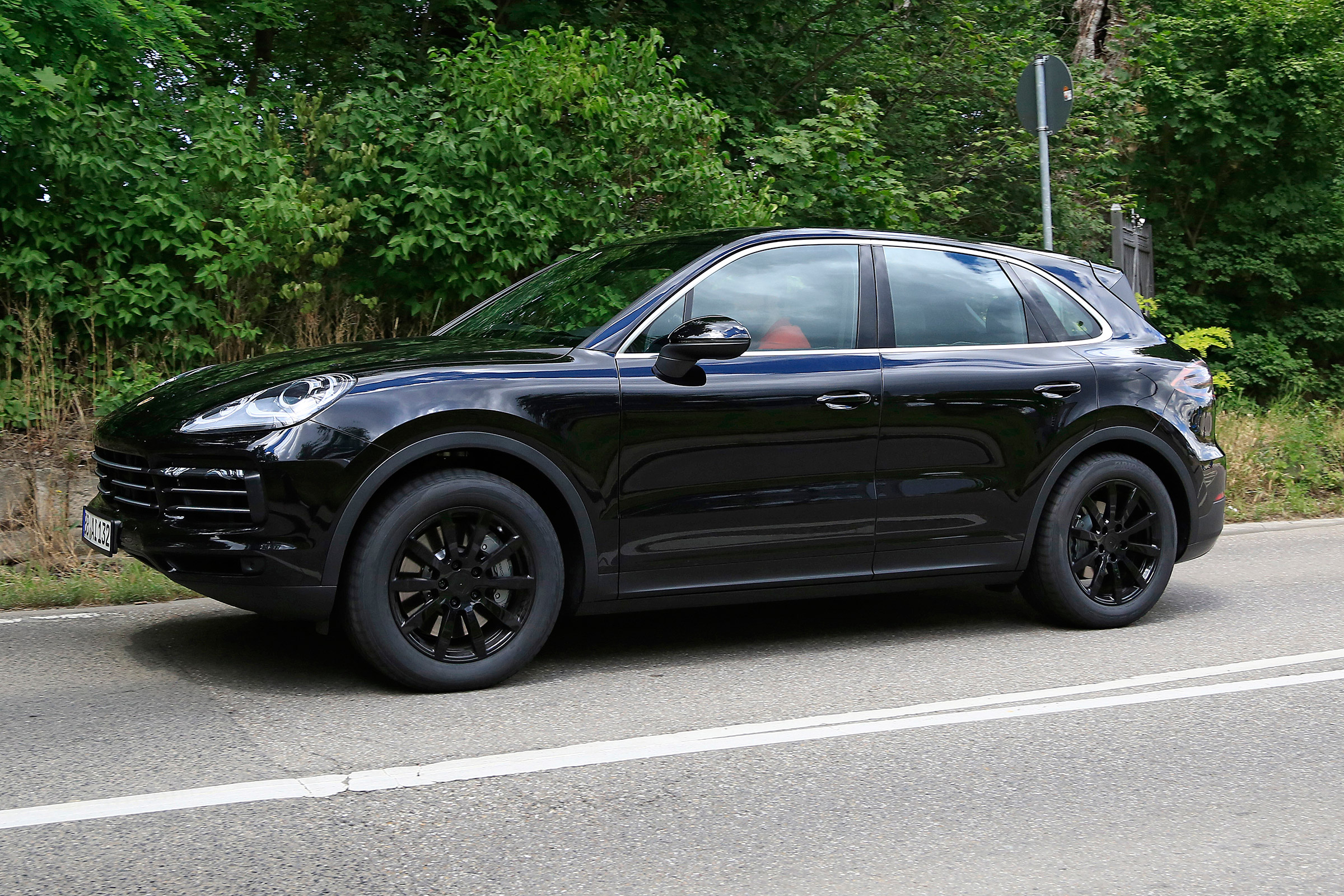 Porsche Cayenne spy shot profile 2