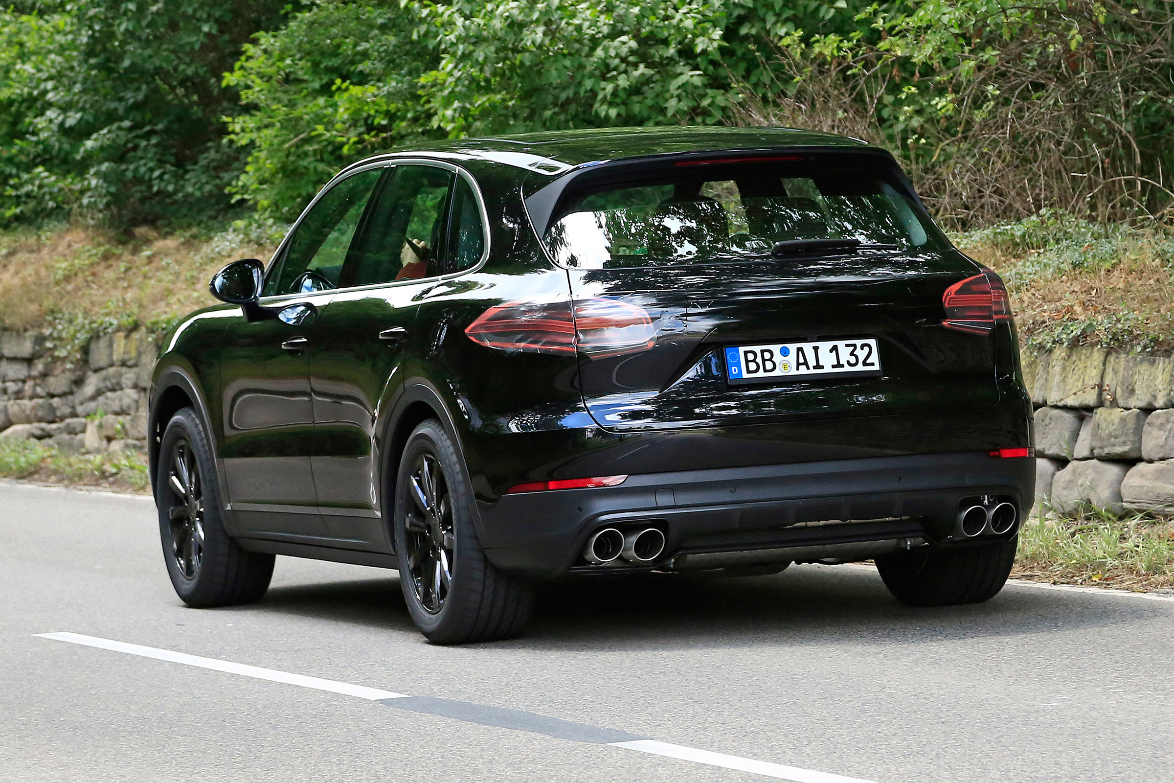 Porsche Cayenne spy shot rear 4