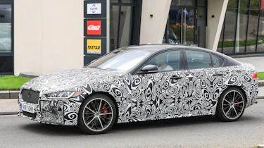 Jaguar XE R - side