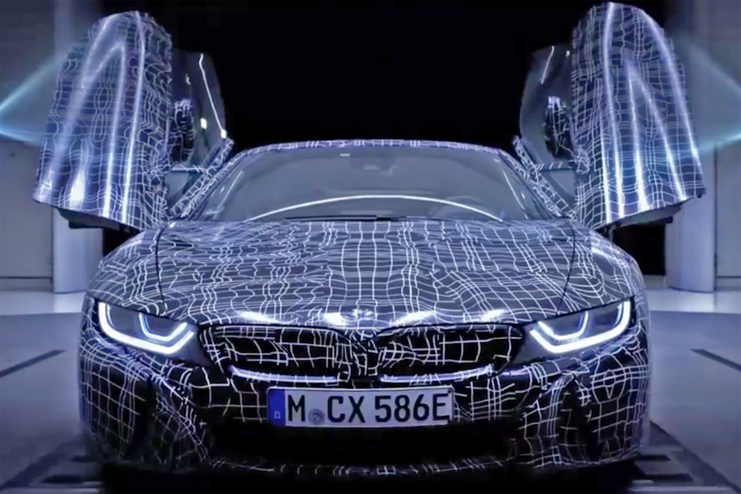 BMW i8 Spyder - teaser doors