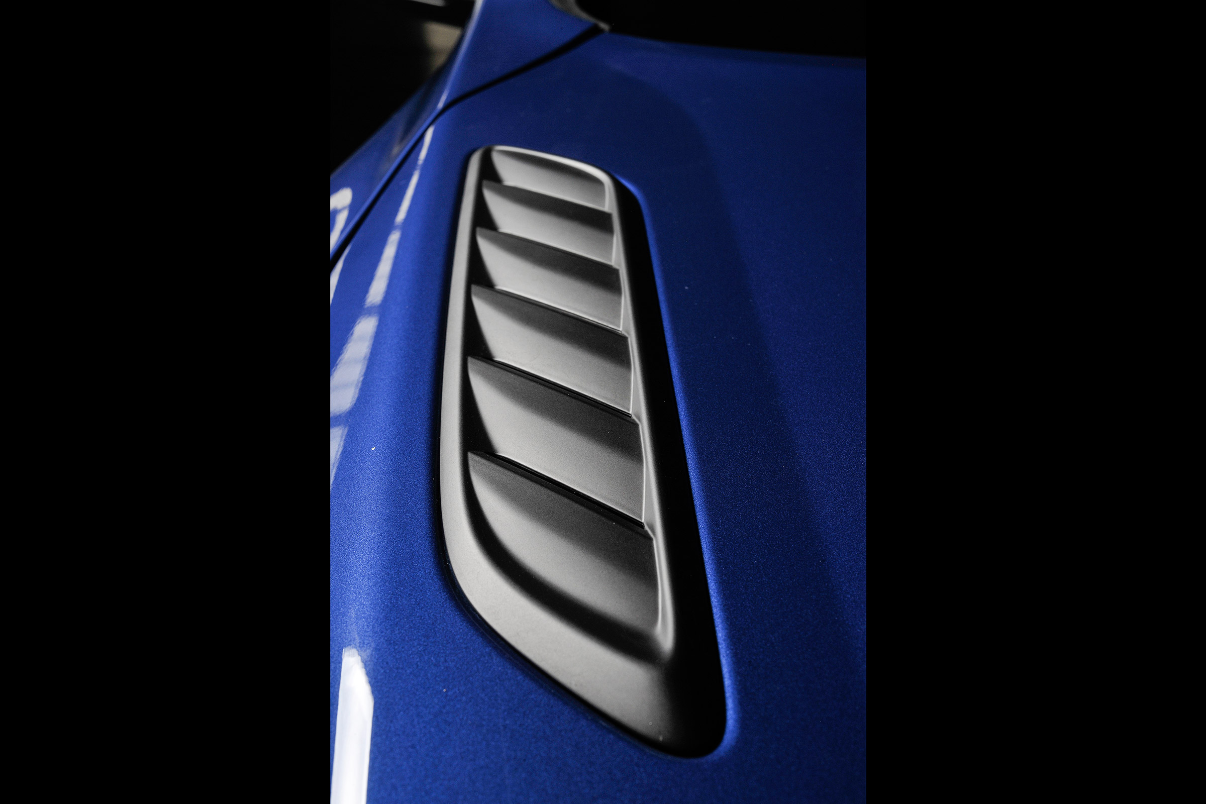 Vauxhall VXR8 GTS-R blue - UK car bonnet vent