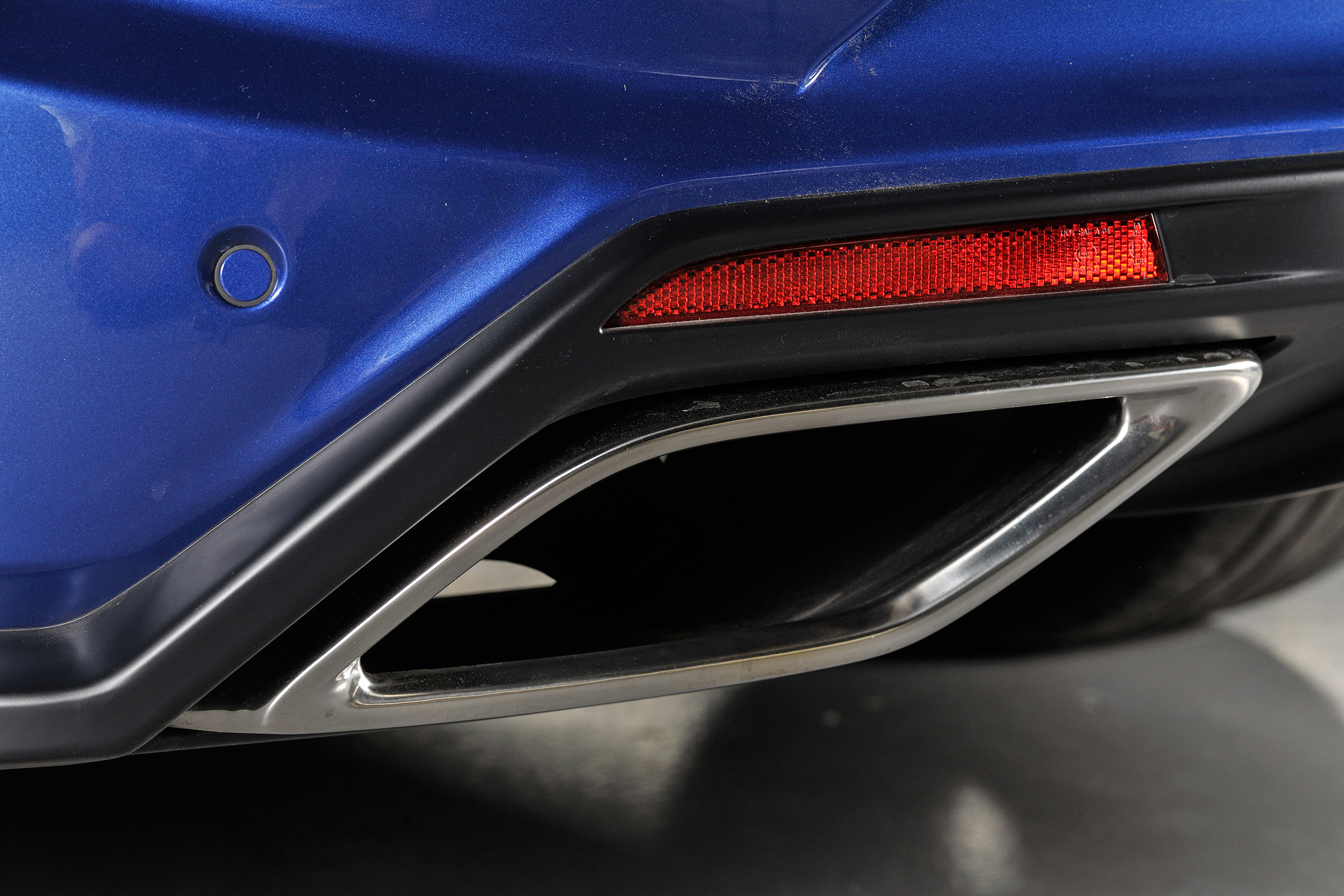 Vauxhall VXR8 GTS-R blue - UK car pipe