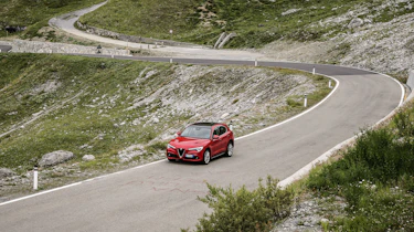 Alfa Romeo Stelvio (front) on the Stelvio Pass