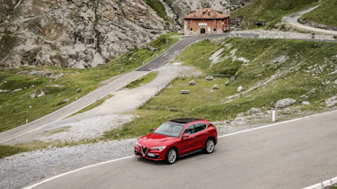 Alfa Romeo Stelvio (front) on the Stelvio Pass