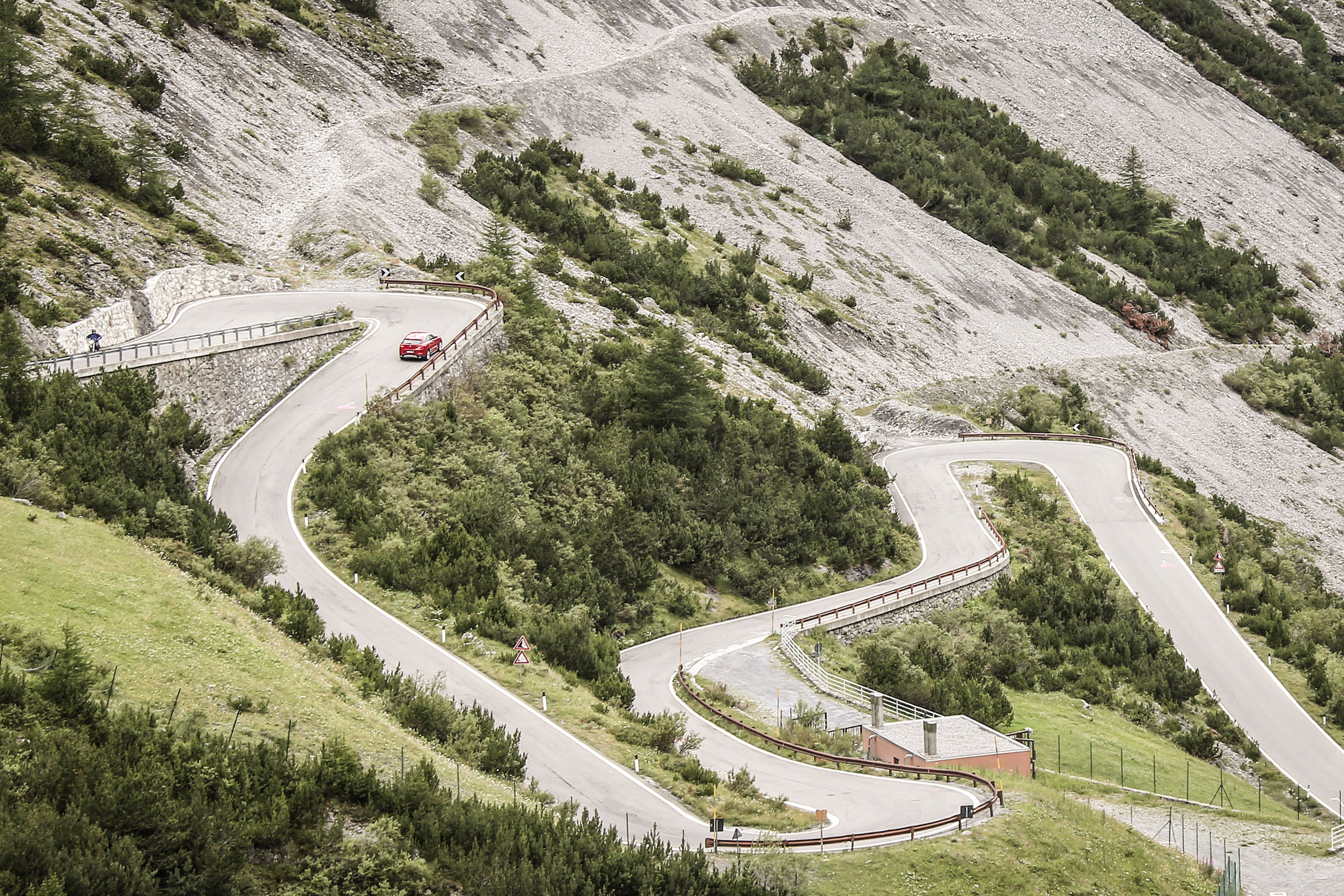 Alfa Romeo Stelvio (rear) on the Stelvio Pass