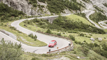 Alfa Romeo Stelvio (front) on the Stelvio Pass