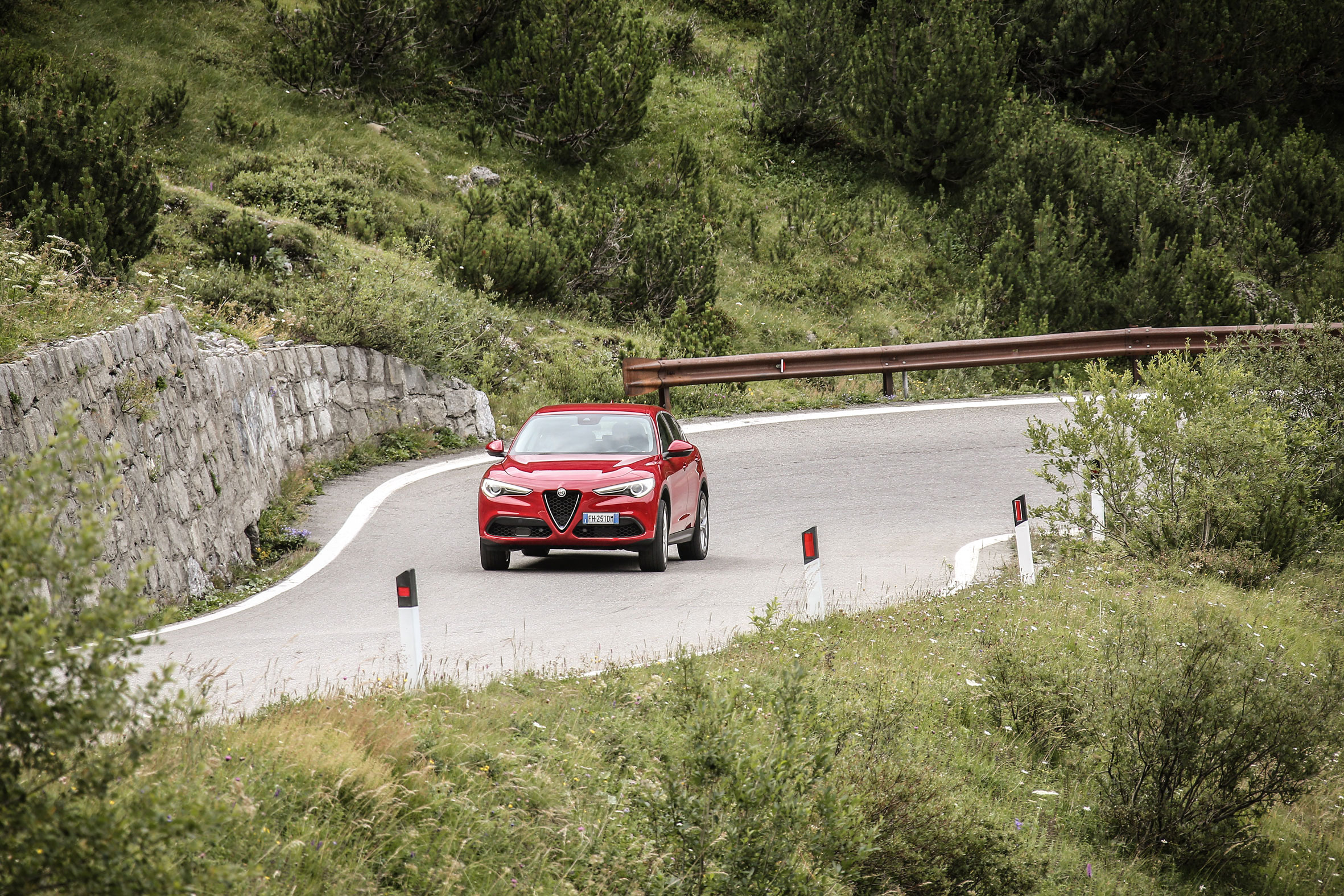 Alfa Romeo Stelvio (front) on the Stelvio Pass
