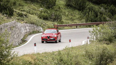 Alfa Romeo Stelvio (front) on the Stelvio Pass