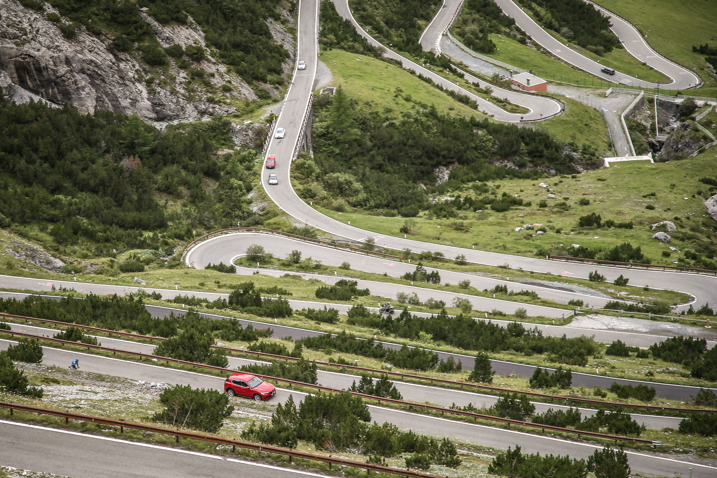 Alfa Romeo Stelvio (side) on the Stelvio Pass