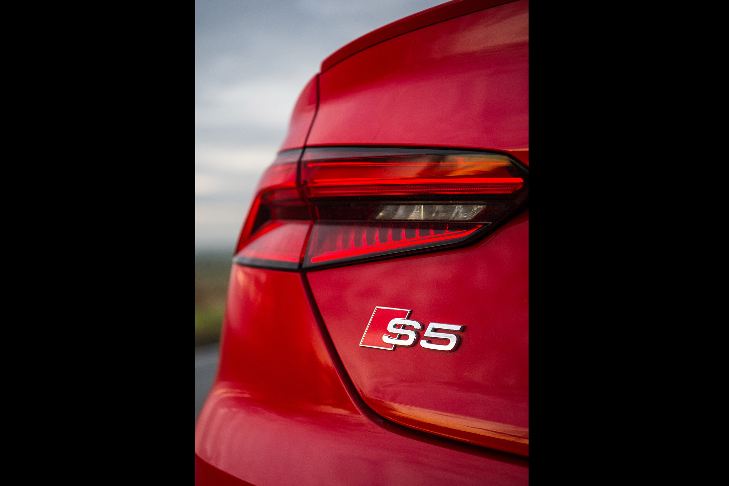 C43 v S5 v 440i - badge