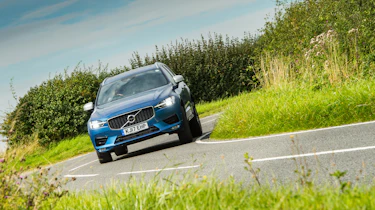 Volvo XC60 - front cornering