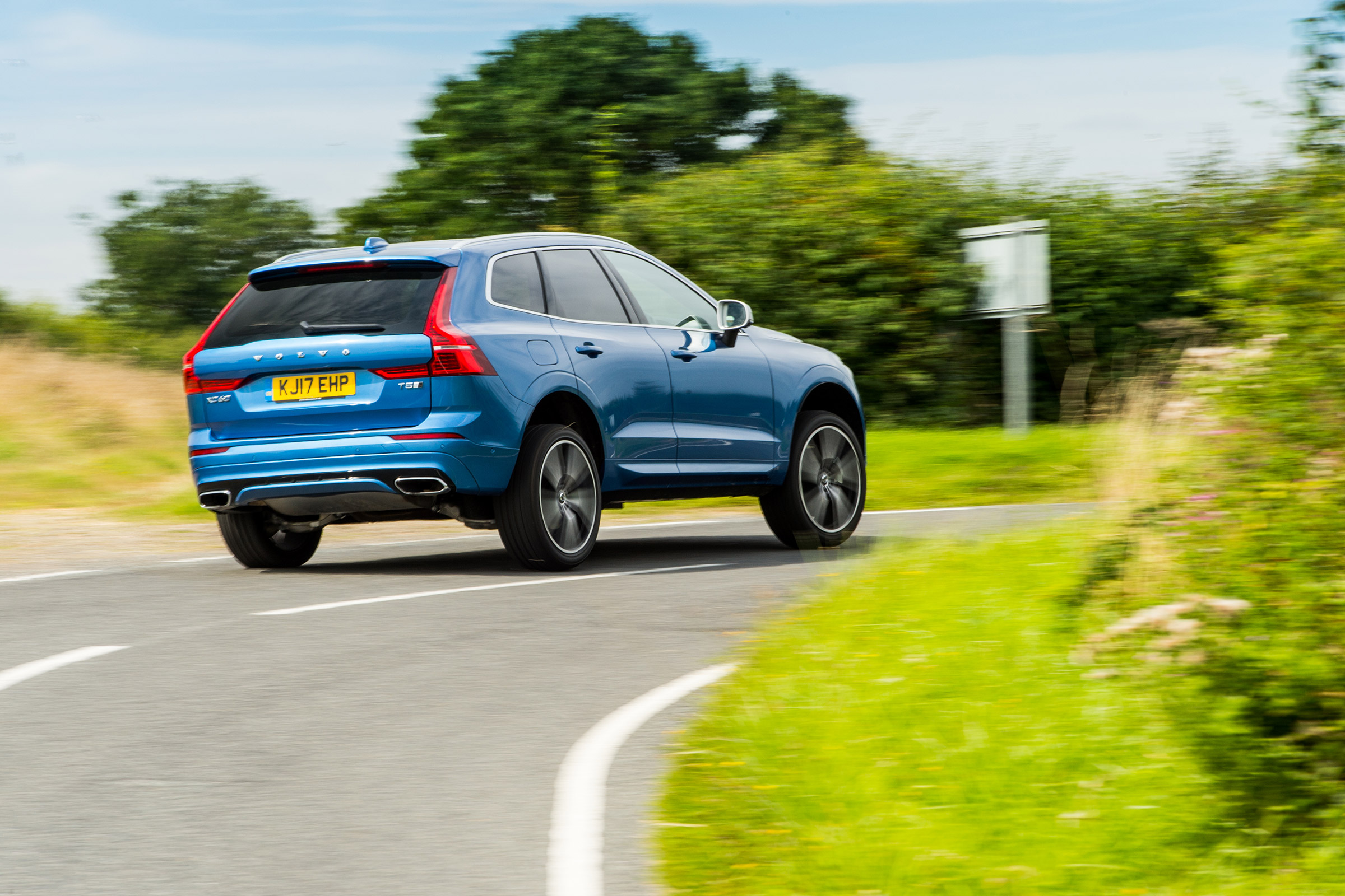 Volvo XC60 - rear cornering