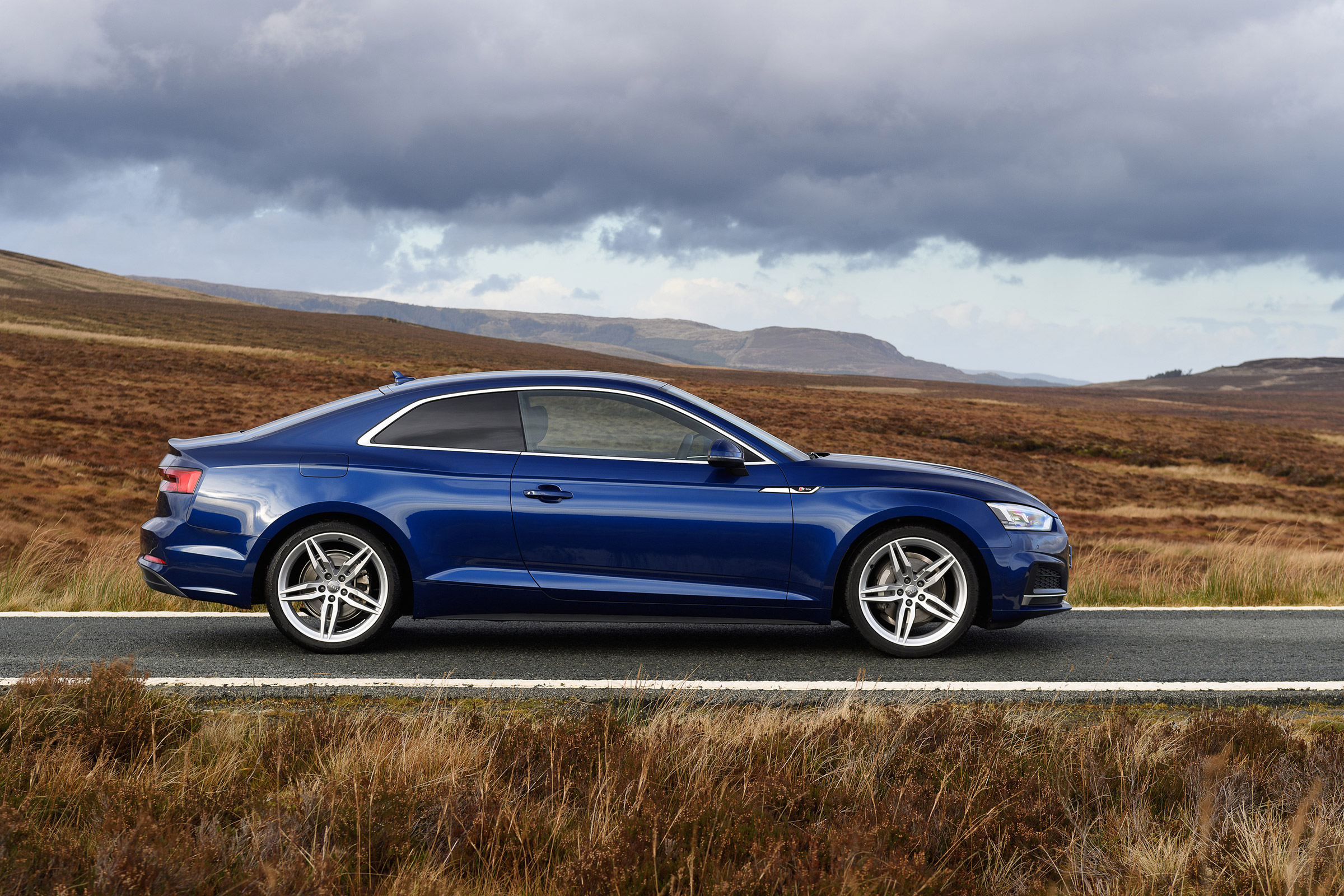 Audi A5 coupe blue - profile