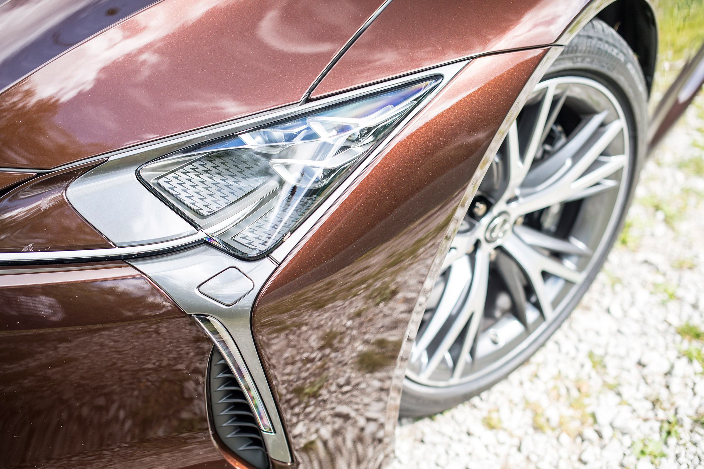 Lexus LC500h - headlight