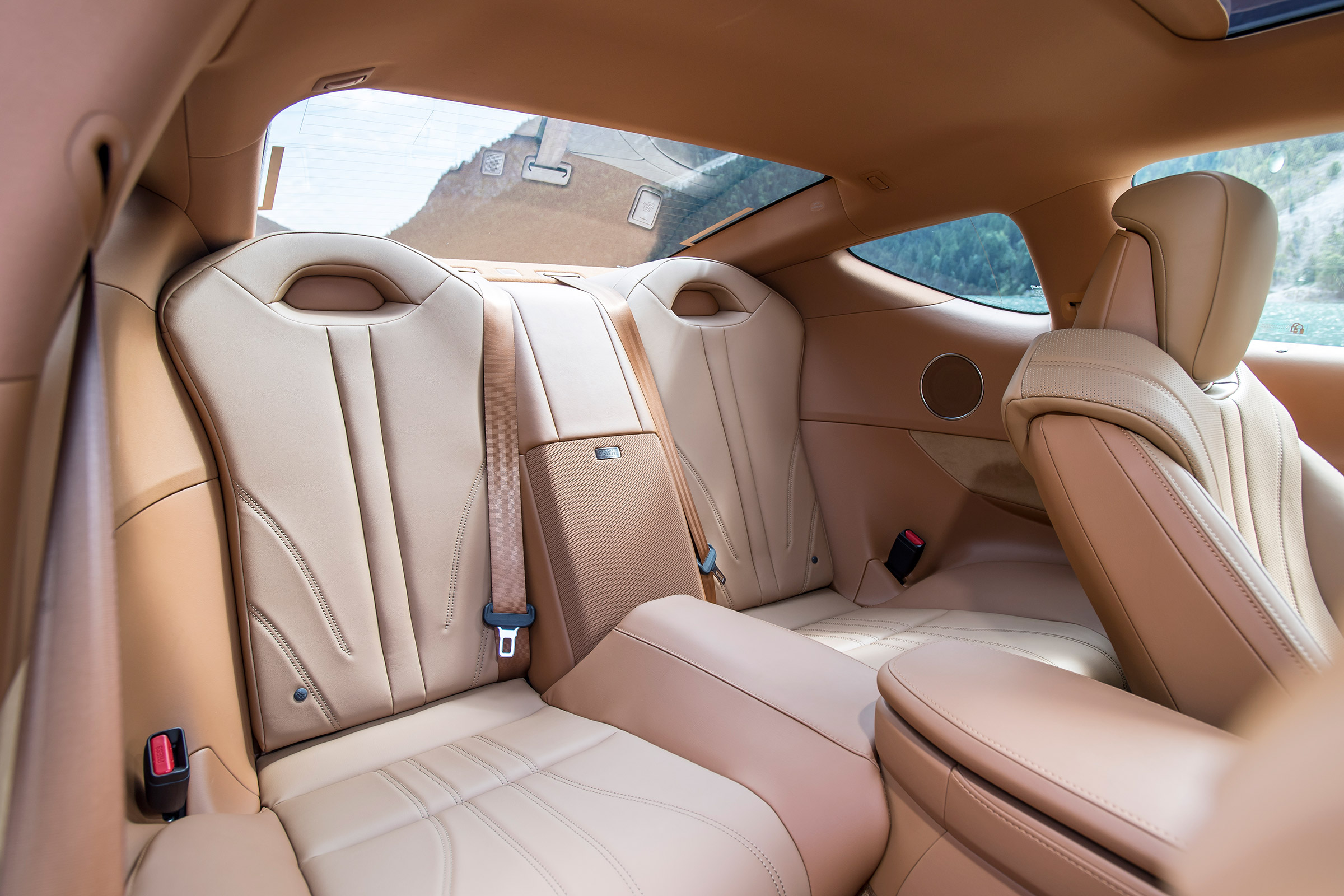 Lexus LC500h - rear seats