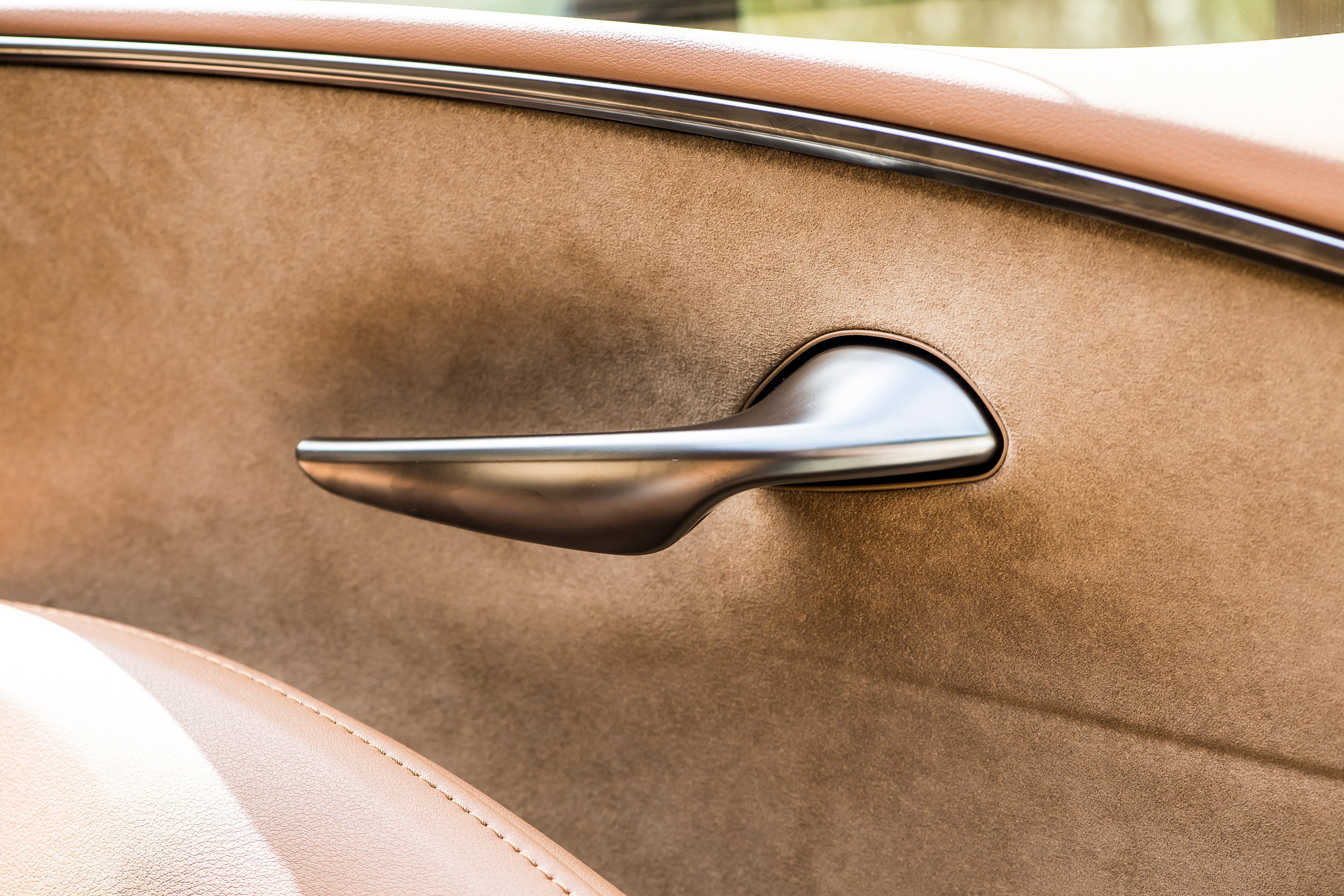Lexus LC500h - excellent door handle