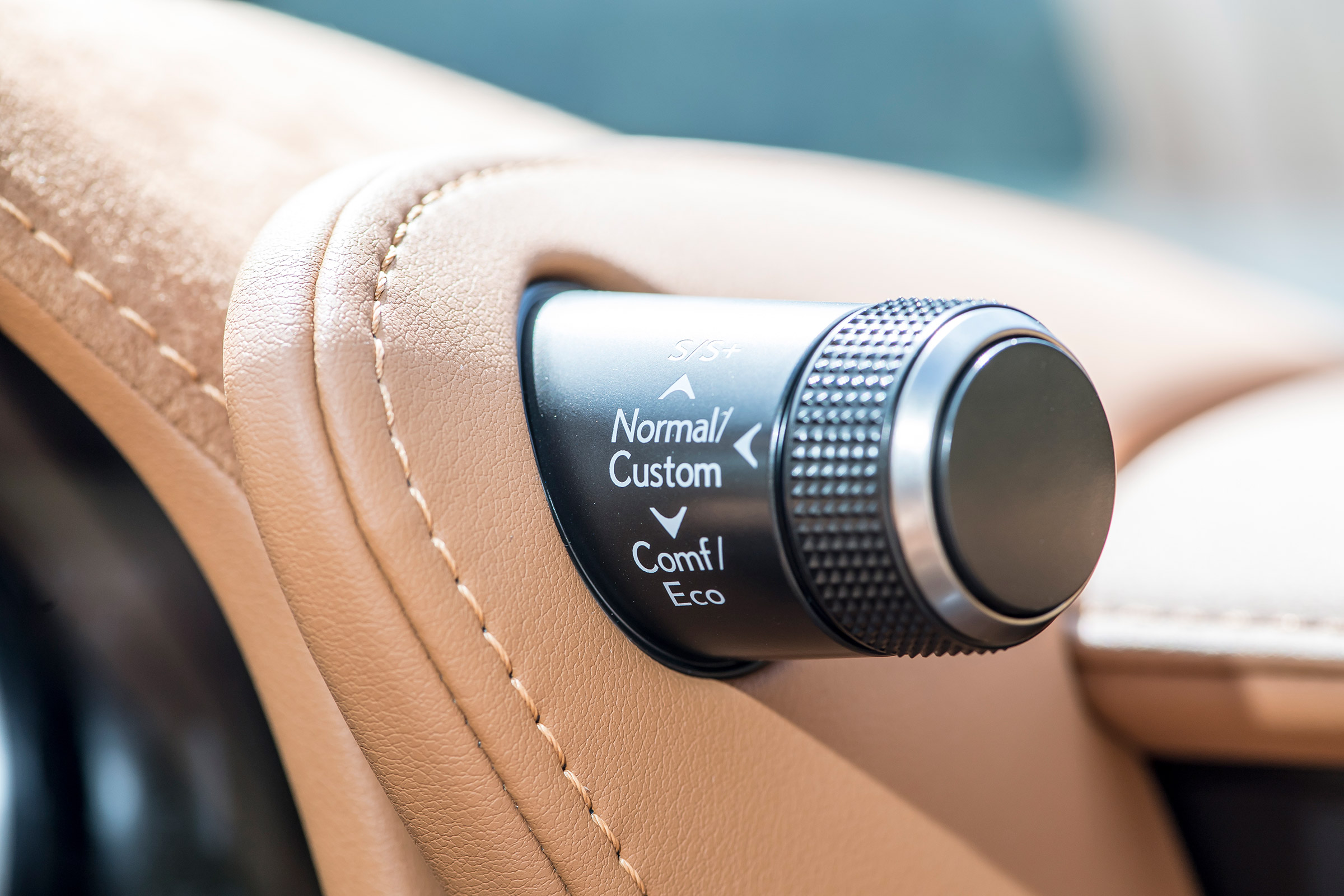 Lexus LC500h - controller