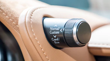 Lexus LC500h - controller
