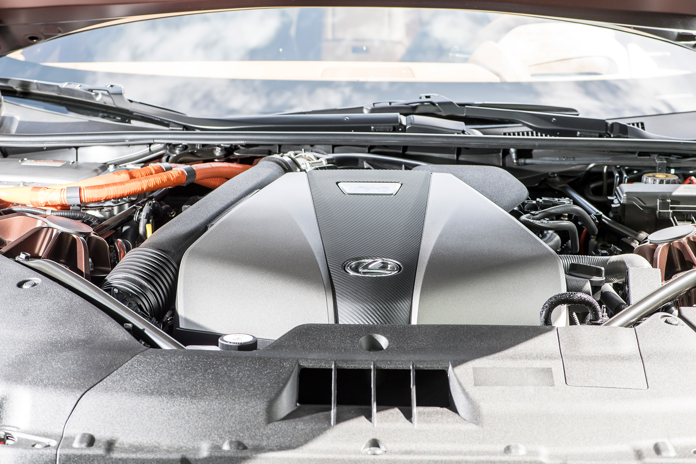 Lexus LC500h - engine cover